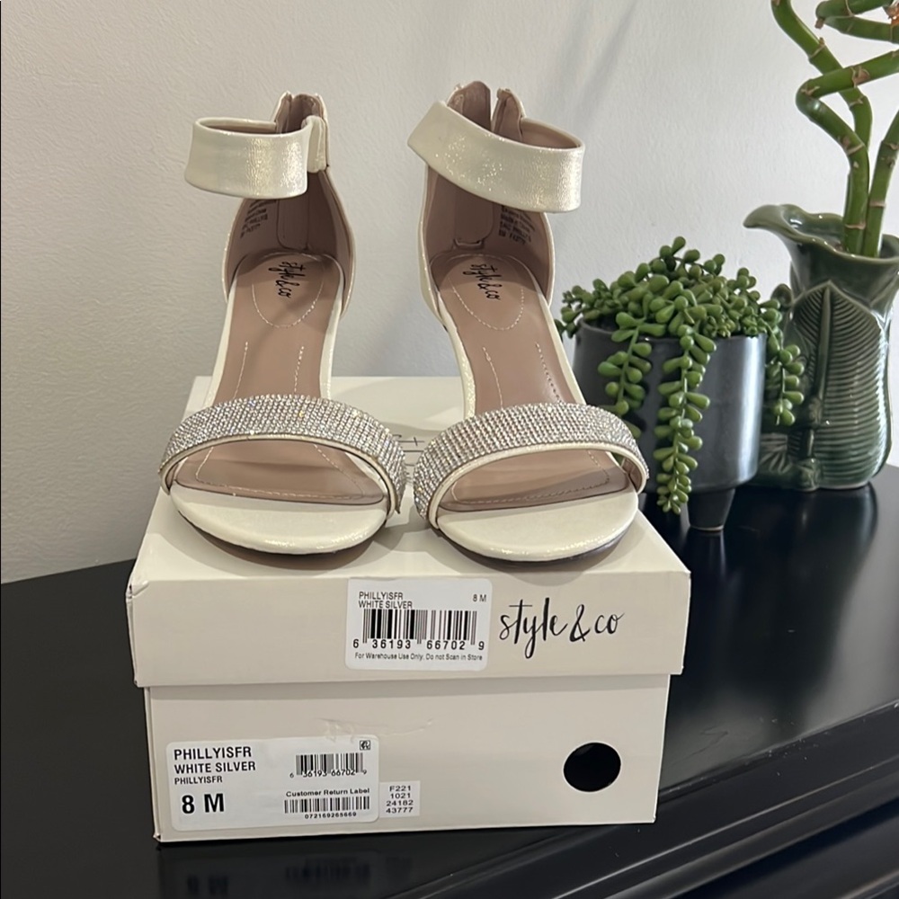 Style & Co. Women's White Silver Heels